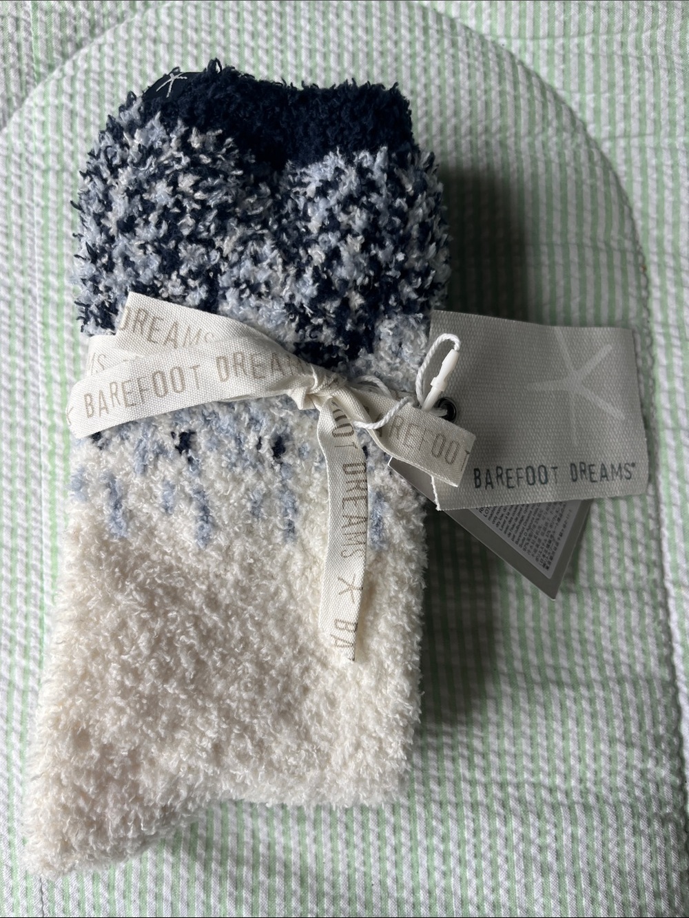 Barefoot Dreams Woman's Plush Ombre Crew Socks in Navy and Cream